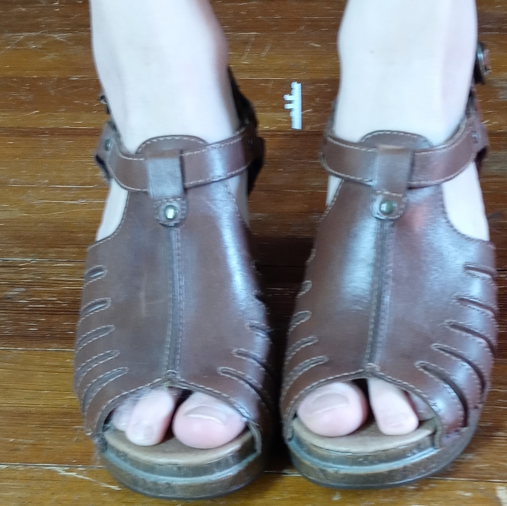 Dansko Randa sandals, European size 38 (7- 7.5), tan/brown
